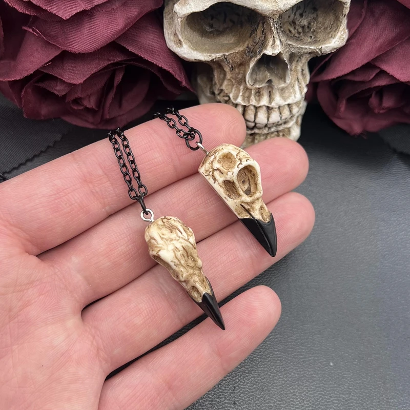 Mini Raven Skull Necklace Resin Replica Raven Magpie Crow Poe Steampunk Gift Idea Zombie Gift,1.5\