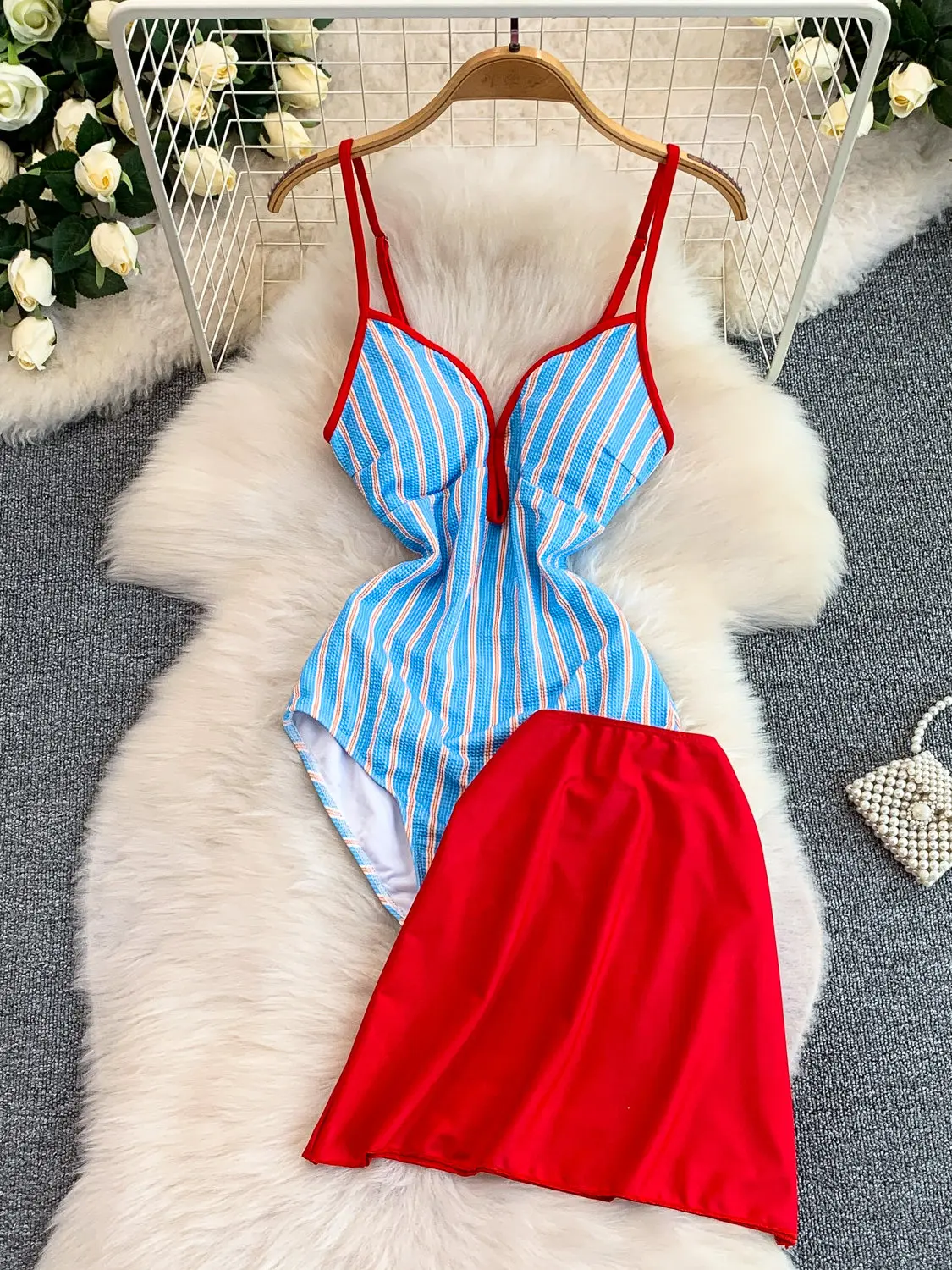 

Женский синий полосатый комбинезон с V-образным вырезом, комплект из 2 предметов: юбка и комбинезон, винтажный стиль, с открытыми плечами, кокетливая одежда 2026