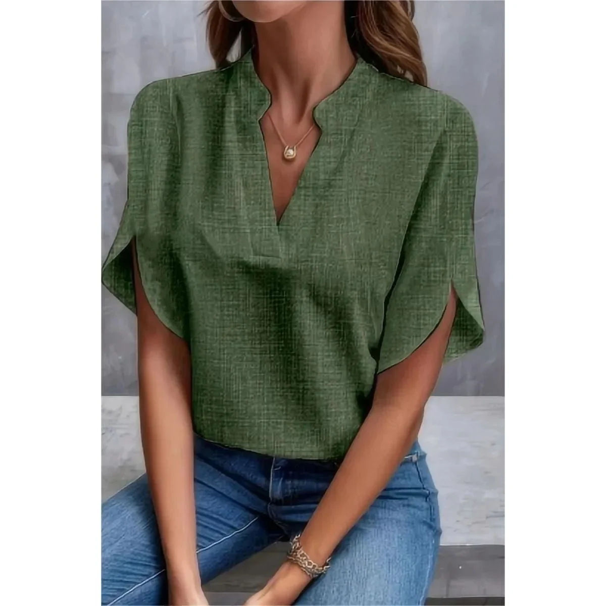 Blusa Fena de Manga Curta com Decote em V, Estilo Versátil e Básico, Cor Pura, Primavera 2025