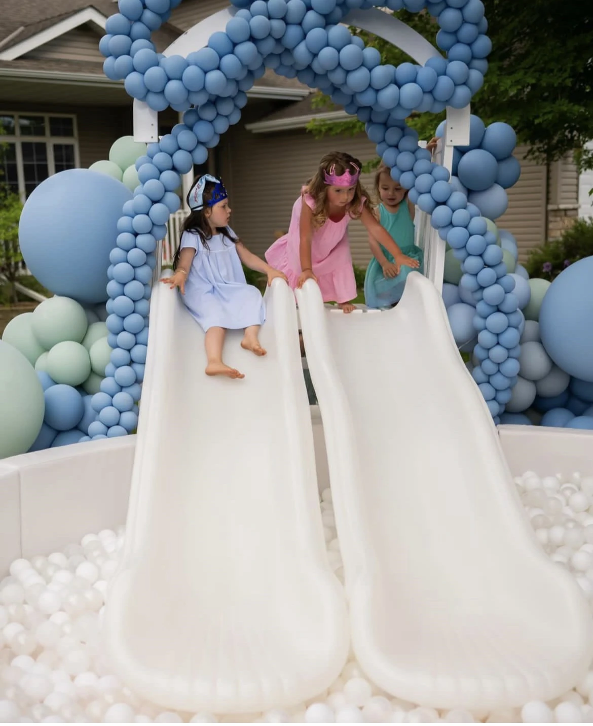 

Hot Sale White Double Slide Indoor Outdoor Play Soft Play Plastic Slide for Kids Kindergarten Slide Park Garden Kids Park