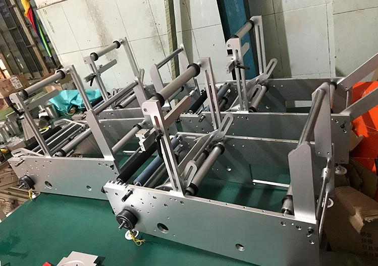 Semi Automatic Round Bottle Labeling Machine Factory price Round Bottle Labeling Machine