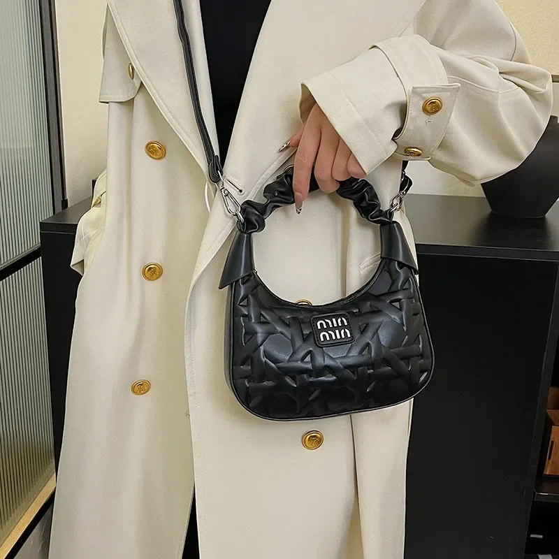 

Simple Minimalist Leather Tote Messenger Bag With Unique Design Large Capacity For Women Business Leisure And Spacious
