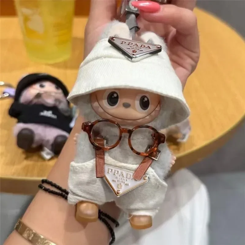 4.0 De Monsters Pin Liefde Serie Voor labubu Pop Omgekeerde Triangel Kleding Visser Overalls Broek Hoed Schoenen 15 17 cm Kleding