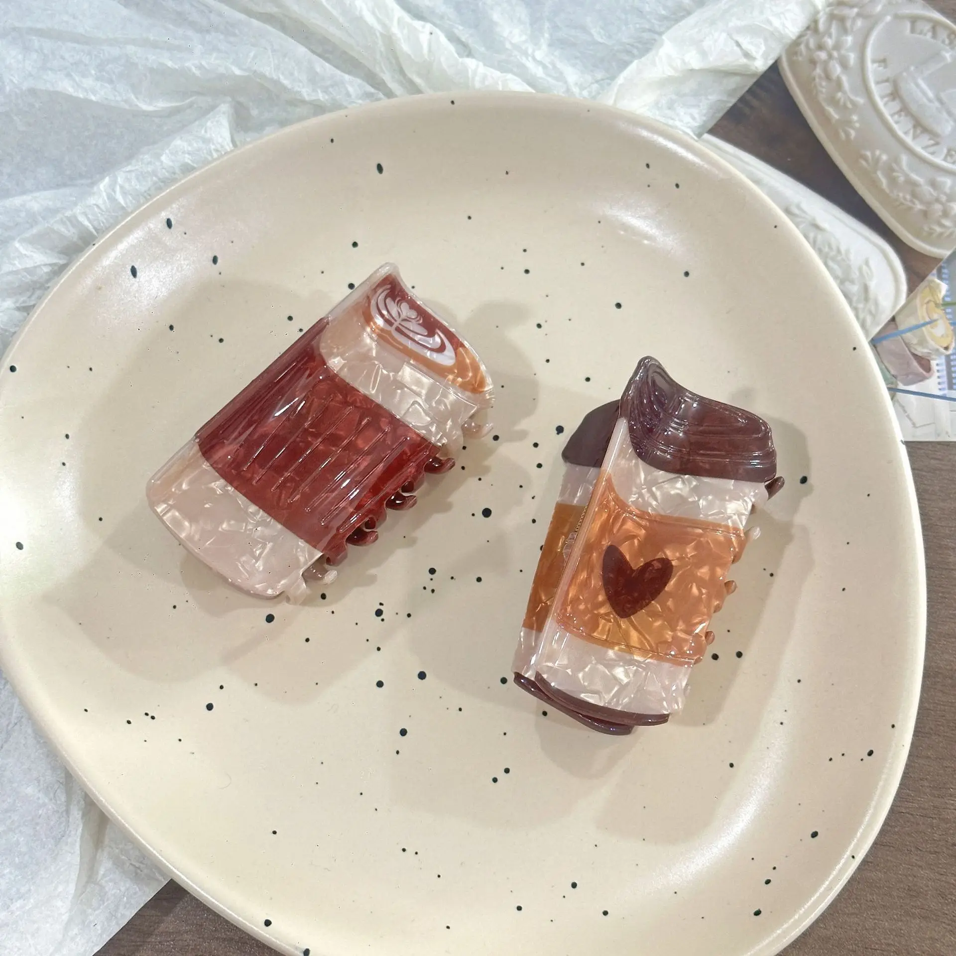 

Vintage Cartoon Coffee Cup Croissant Hair Claw Clip For Women Girls New Fashion shark No Slip Ponytail Hairpin Hair Accessories