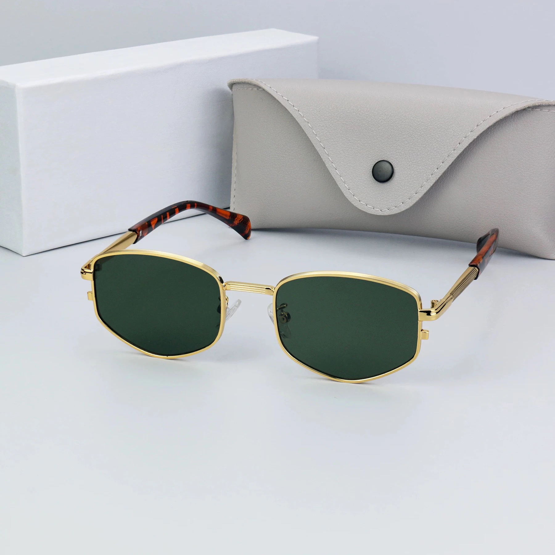 Retro Polygonal Square Metal Men\'s Luxury Sunglasses Fashionable Gradient Tone Women\'s Sunglasses