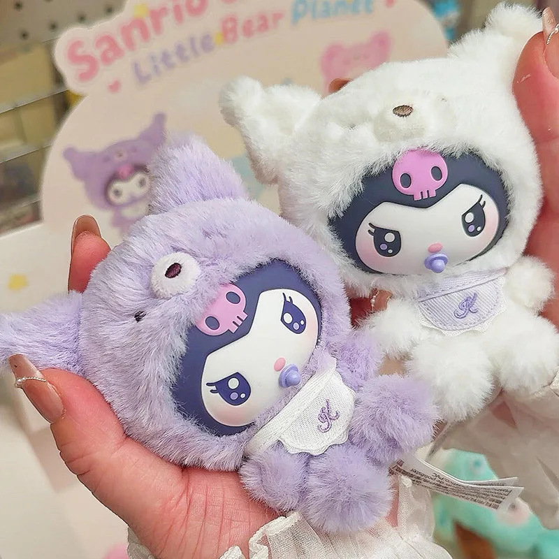 

TOPTOY Sanrio Family Little Bear Planet Series: Плюшевая подвесная декоративная фигурка в закрытой упаковке (Blind Box) — Hello Kitty, Kuromi. Подарочная коробка-сюрприз.