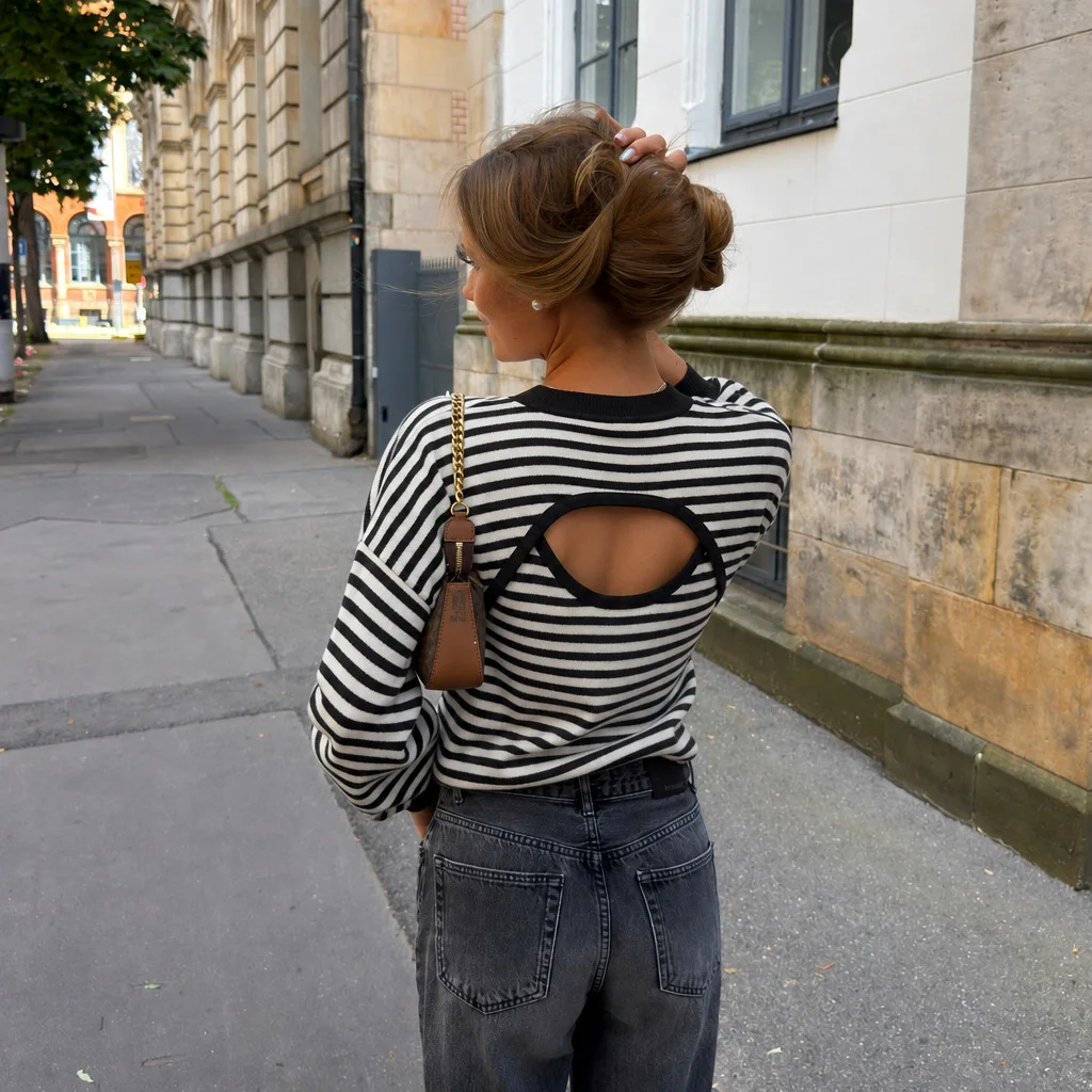 Yaminiya Spice Girl Design Knitted Top Halter New Contrasting Fake Two-piece Sweater Women's Stripe Long Sleeve Autumn