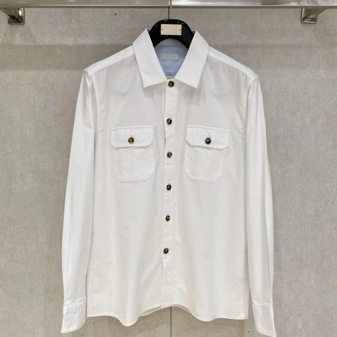 

Итальянская мужская рубашка с лацканами в стиле старых денег BC