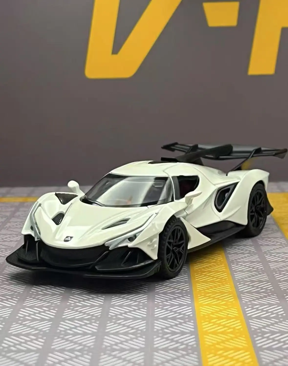 

1:32 Apollo IE Alloy Diecast Model Car Metal Classic Outdoor Collection Display Decorations High Simulation Birthday Gift Friend