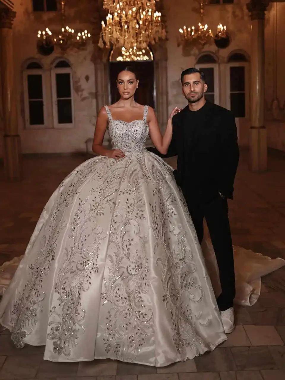 Luxury Wedding Dress Sleeveless V Neck Ball Gown Strap Sequins 3D Lace Beads Pearls Bridal Gowns Vestina De Novia Customized