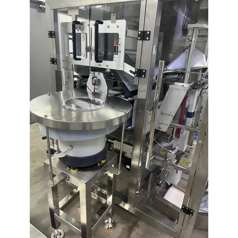 Coffee bean packaging machine with degassing valve, coffee bag packaging machine with one-way valve, four-side sealing bag