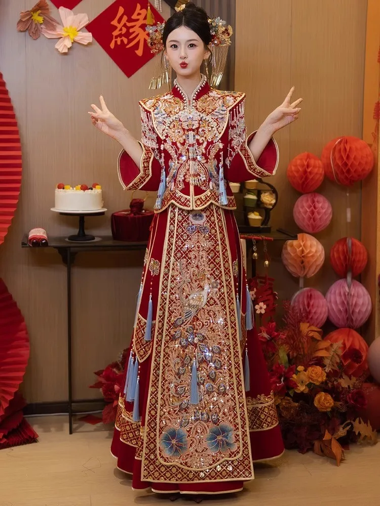 Large-sized wedding dress for brides Chinese-style phoenix crown red cape dragon and women