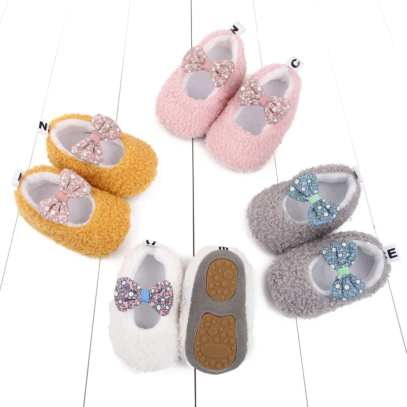 

2025 г., милые детские туфли для первых прогулок с бантом для маленьких девочек, зима и осень, подошва из ТПР, противоскользящая мягкая коралловая бархатная хлопковая детская обувь