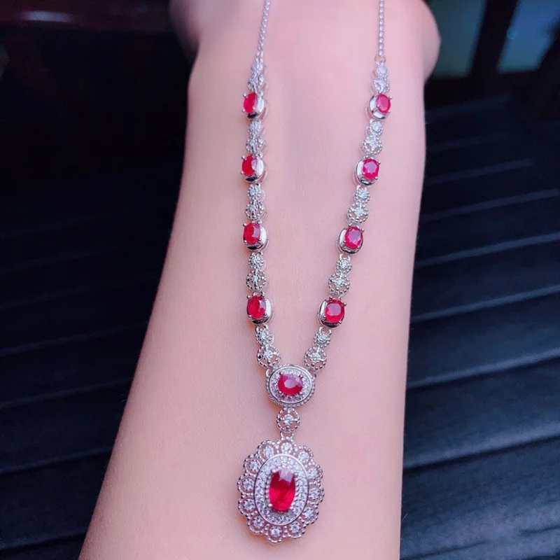 

Luxurious Full Diamond Ruby Fashion Colorful Gemstone Pendant Necklace for Women Elegant Collarbone Chain