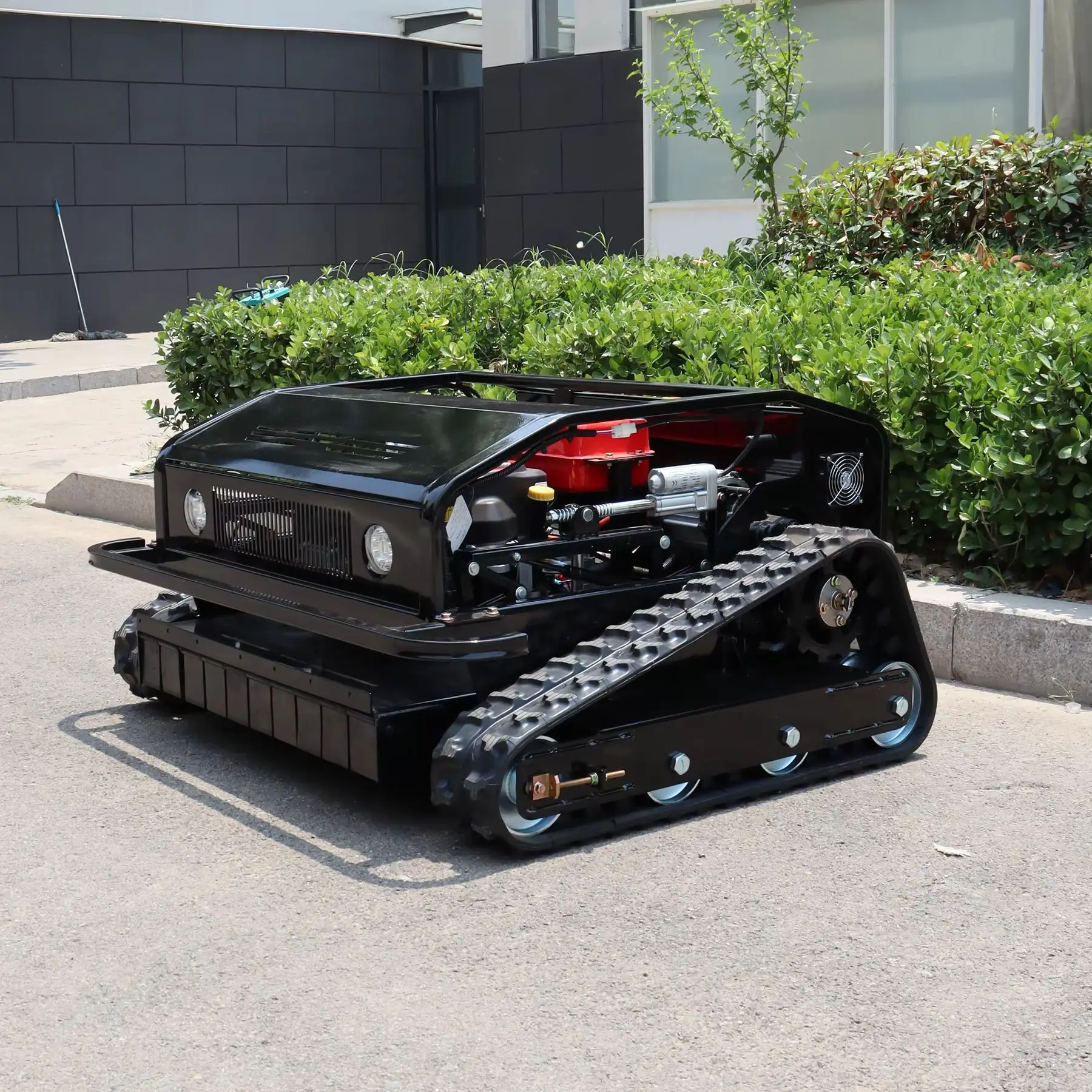 

Automatic Lawn Mower Robot Multifunctional Brushless Motor 800mm Customizable Speed 60° Tilt Remote Control for Campgrounds