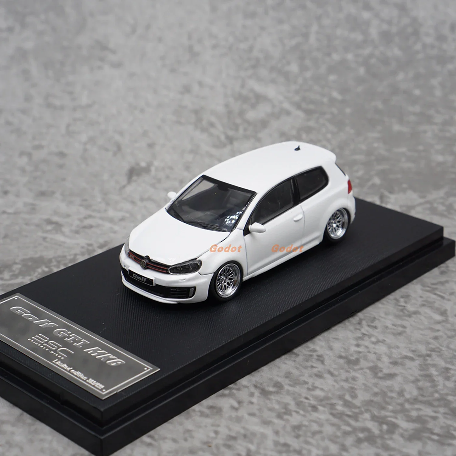 

Литой металлический автомобиль MaxWell в масштабе 1:64 для Volkswagen Golf GTI, роскошные игрушечные седаны, модель классических автомобилей, подарки для взрослых, сувенир, статический дисплей