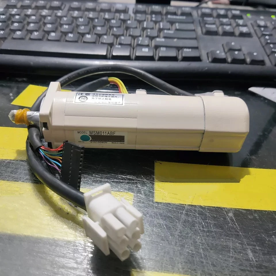 100% Original New MSM011ABF Three-Phase AC Servo Motor with PLC Controller