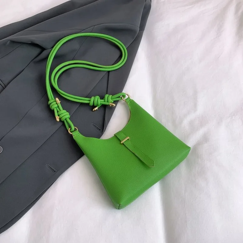 

Polished One Shoulder Versatile Crossbody Retro Work Travel Stylish Bag Suitable For A Business Trip