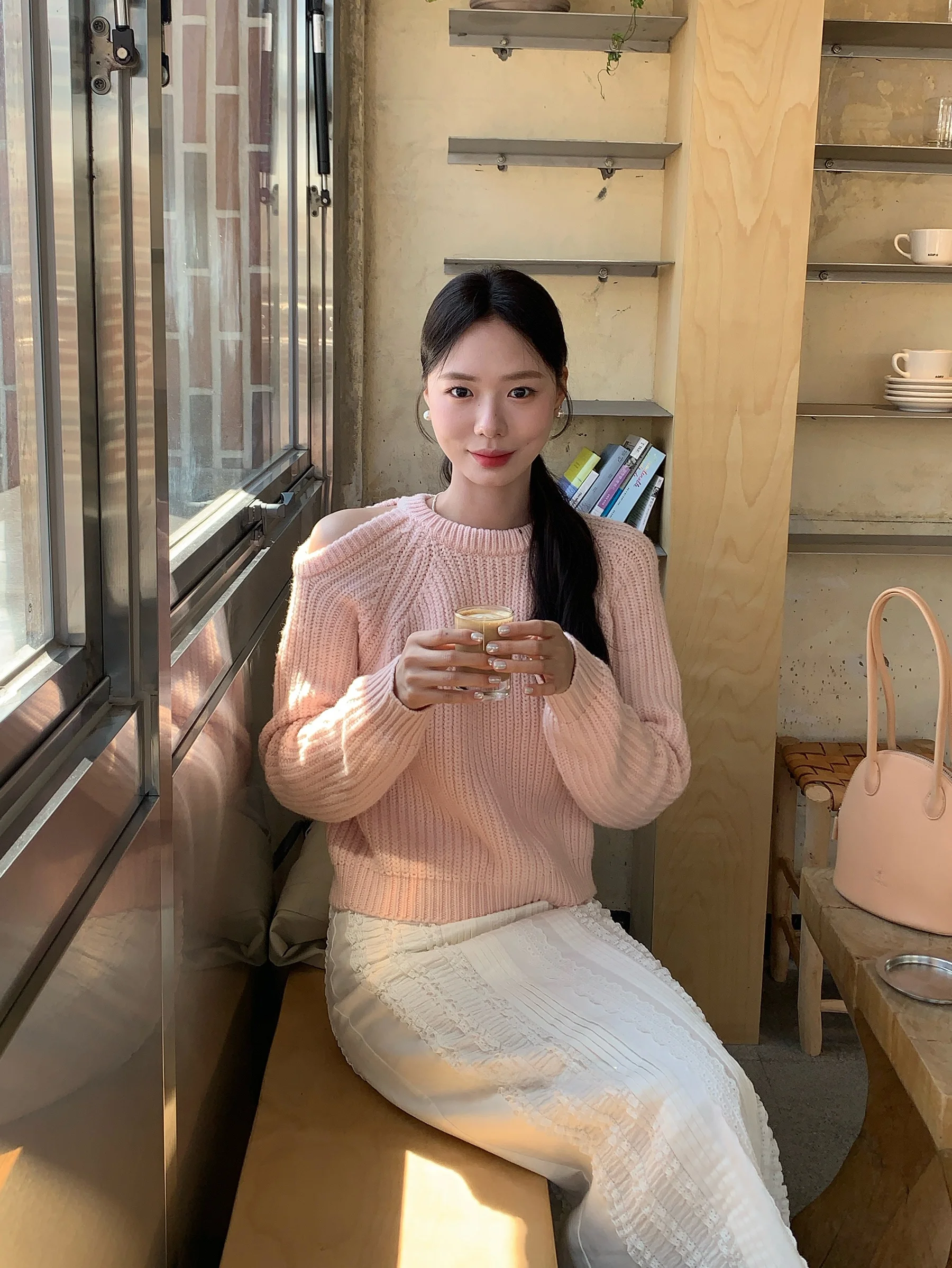 

Официальный свитер DH Large Flower【Stberry Bru Pink】с открытыми плечами, круглым вырезом, мягкий, универсальный, для повседневной носки, длинный рукав