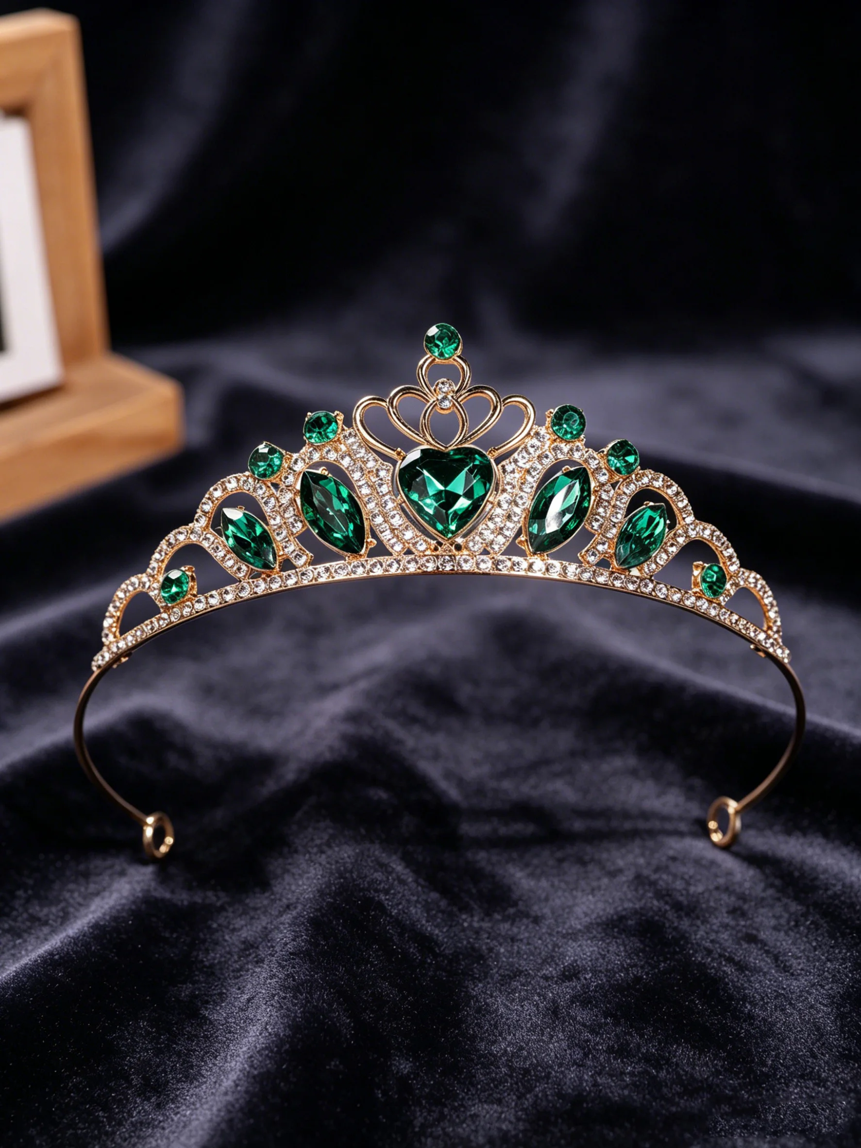 Retro Heart-Shaped Emerald Green Rhinestone Crown European-Style Light Luxury Bridal Wedding Headpiece Birthday Party Dress Runway Crown view 5