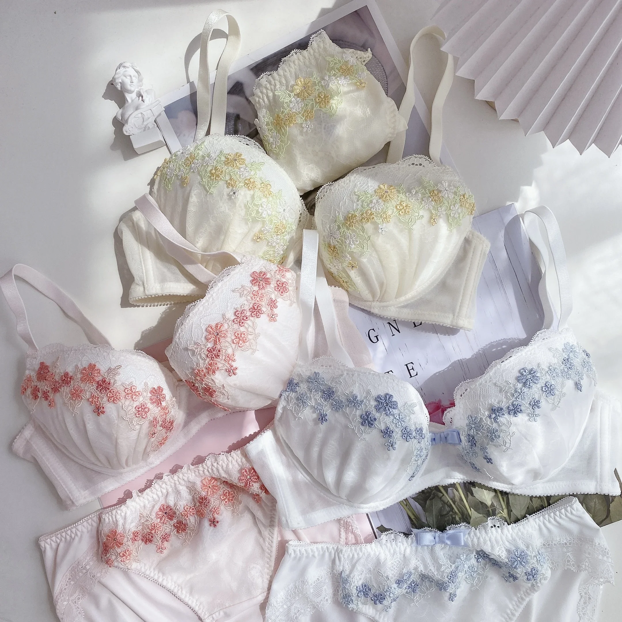 Japanesethin section girls bra set gathered sexy lace embroidery lingerie push up ladies underwear large cup bra low stock