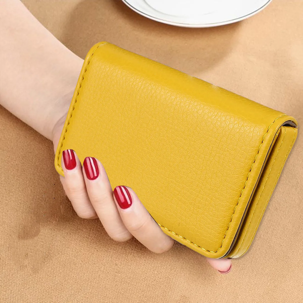 

Портативный футляр для визитных карточек из искусственной кожи, 1 шт., стильный деловой держатель, простой и элегантный дизайн, защищает карты, обеспечивает безопасный и удобный доступ.