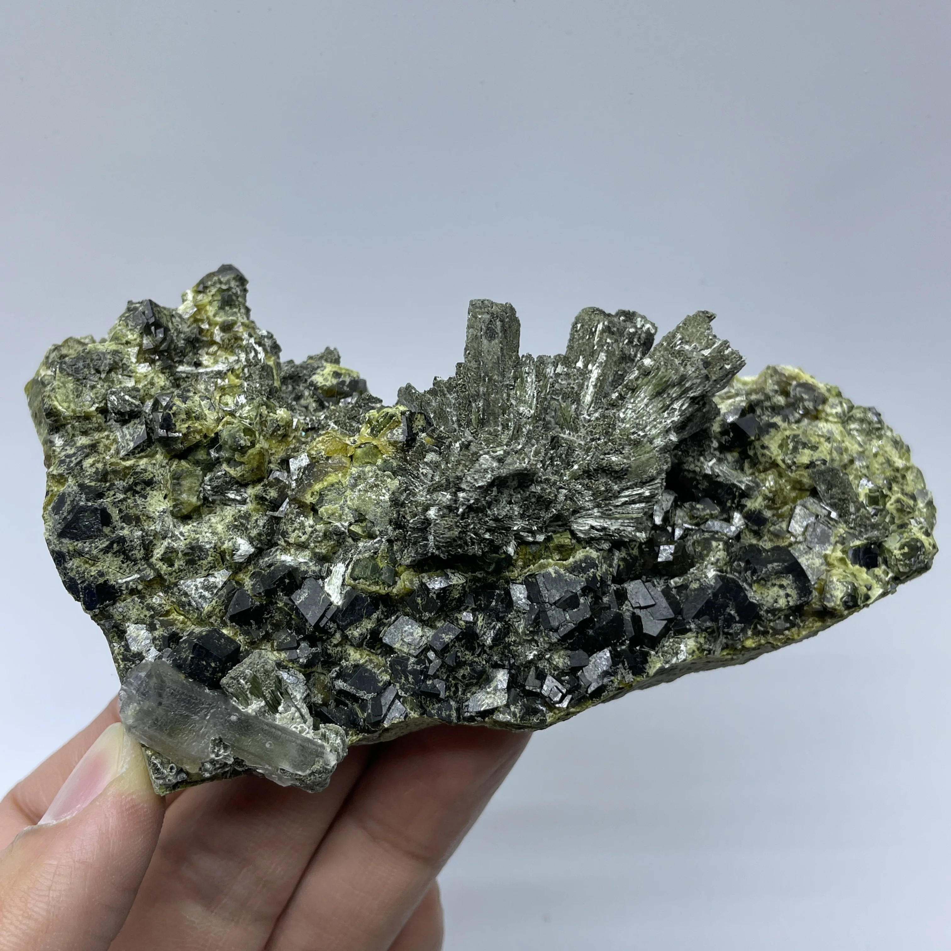 Natural Andradite Garnet And Epidote Quartz Stone Mineral Specimen Stones And Crystals Healing Grystals Quartz Home Decorations