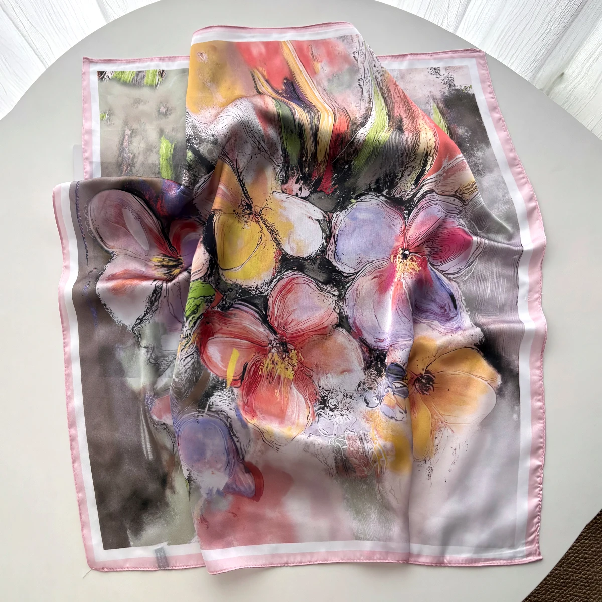 

Модный шарф из имитации шелка с цветочным принтом для женщин, квадратные повязки для волос, фулярд, женская бандана, платок на шею, повязки на голову, новинка 2026 года