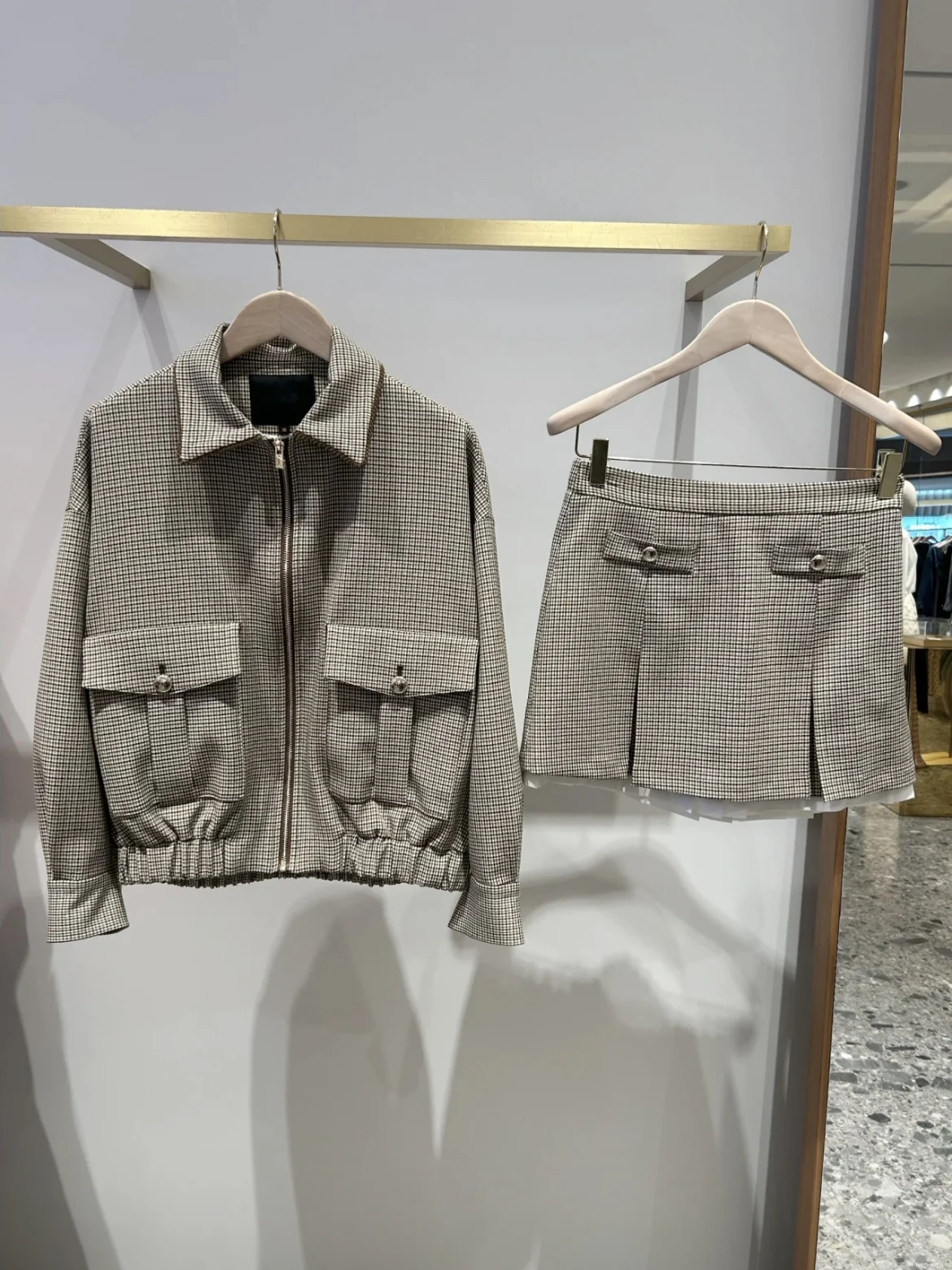 

Heidd Early Spring 2026 Plaid Elastic Waist Jacket And Half Skirt Set Women's Fashion Ensemble Long Sleeve Flip Collar Jacket