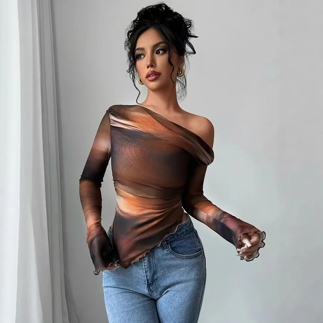 مجموعة بلوزة نسائية جديدة ذات ياقة غير متماثلة وأكمام طويلة مطبوعة على الموضة - تصميم عصري لعام 2024، خيار نمط فضفاض/مجهز