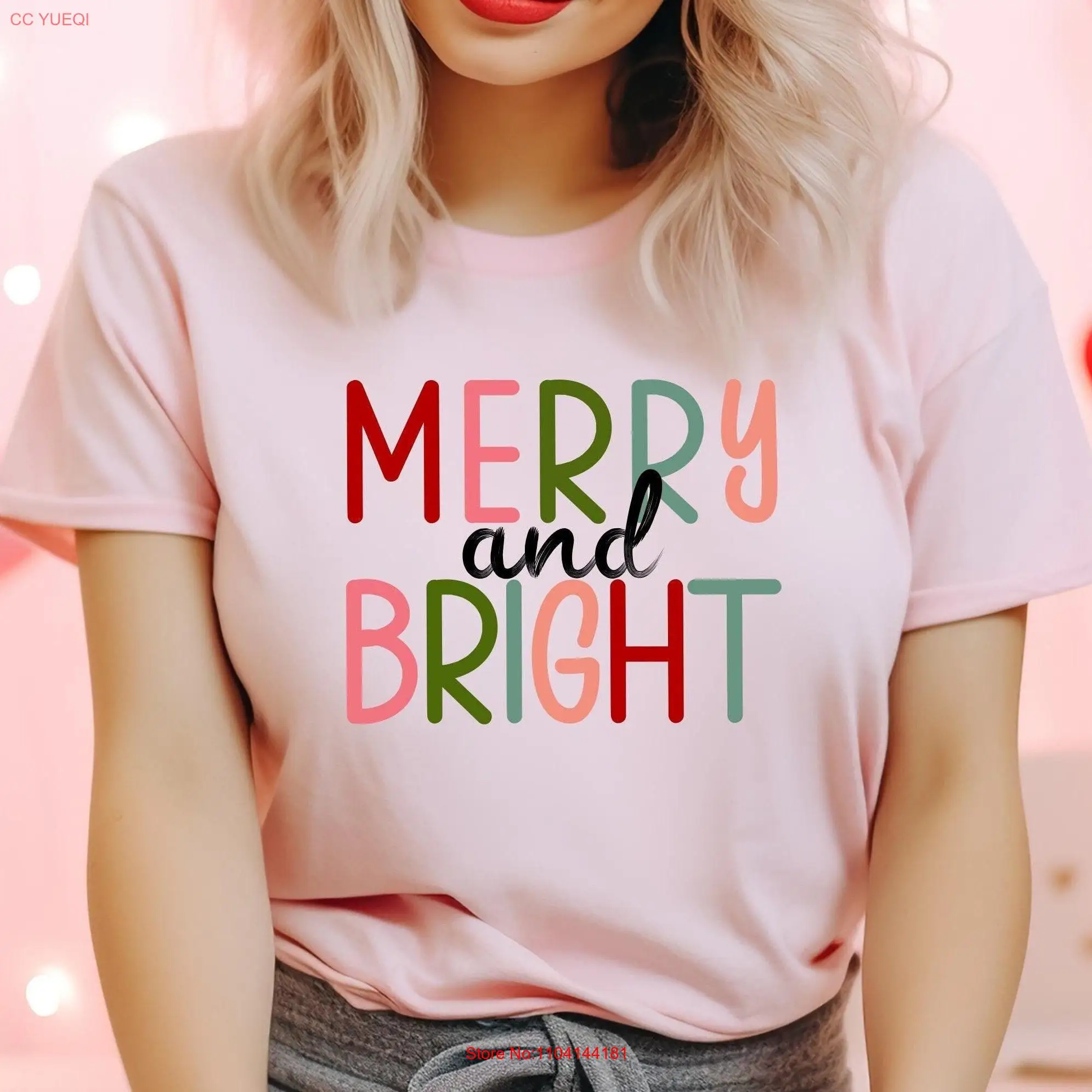 

Футболка Merry and BrighT, рождественская белая, рождественская, женская, праздничная, зимняя, Санта-Клаус, черные наряды с длинными или короткими рукавами