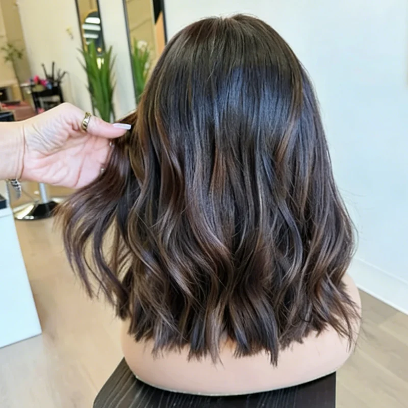 

Короткий парик с волнистыми волосами 13x4, с HD-кружевом, темно-коричневый с блондными мелированиями, синтетический с элементами натуральных волос, готовый к носке