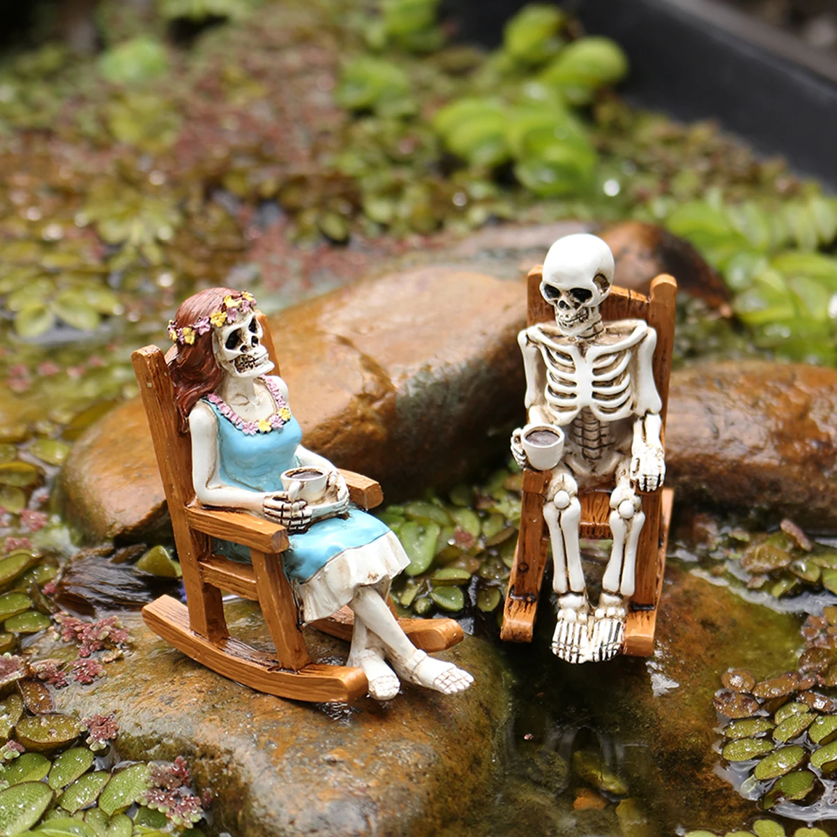 2 coffee rocking chairs, couple skeletons, fun Halloween garden bonsai sculptures, desktop decoration rocking chairs, skeleton c