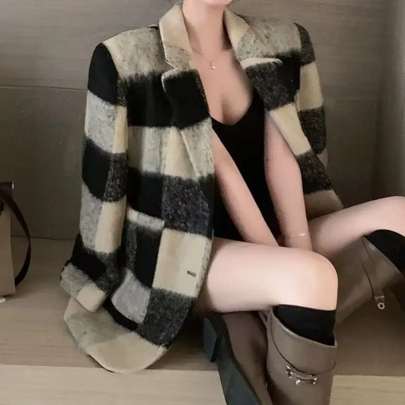 

2024 Women Autumn Winter Vintage Single Breasted Coat Female Casual Turn Down Collar Jackets Ladies Plaid Woolen Outerwear R711