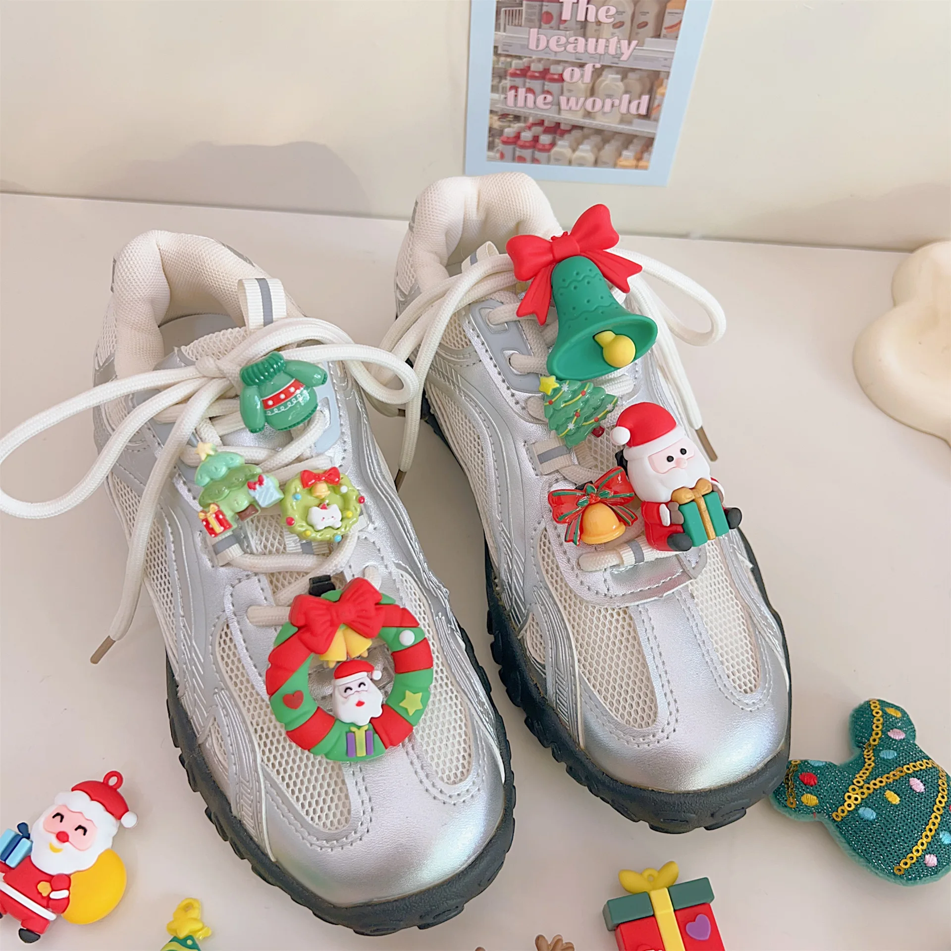 1 Zestaw Świątecznych Ozdób do Sznurowadeł do Trampek DIY Święty Mikołaj Klamra do Butów Prezent na Imprezę Akcesoria do Butów