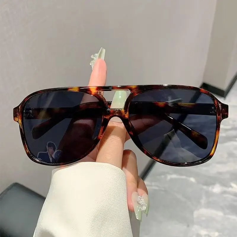 

Classic Retro Square Sunglasses Women Fashion Sun Glasses Female Vintage Big Frame Glasses UV400 Oculos De Sol