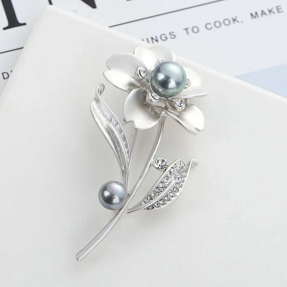 Koreańska wersja temperamentu słonecznikowa broszka z perłą moda damska broszka retro atmosferyczna biżuteria ze strasami anty-lekka