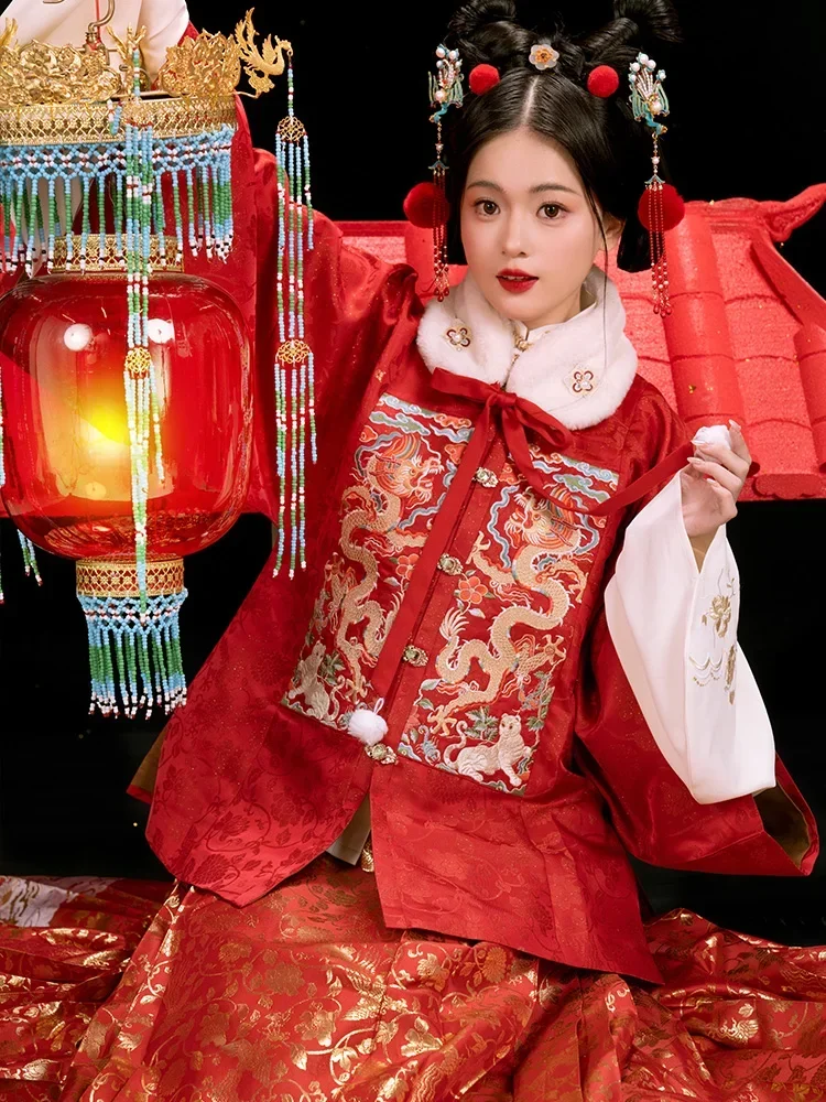 

2024 hanfu Original square collar short jacket and horse face skirt set, Ming Dynasty winter Hanfu women's style