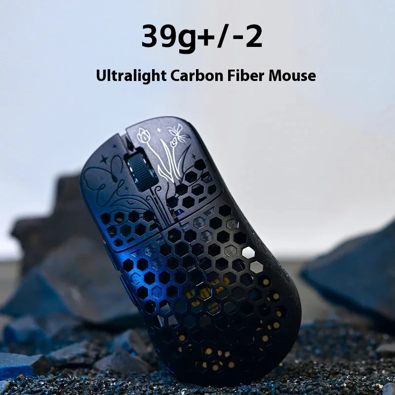 Unius Black Lotus Koolstofvezel Muis Dual Mode Draadloze Muis Paw3950 8000Hz Lichtgewicht Hollow Out Gaming Muizen PC Accessoires
