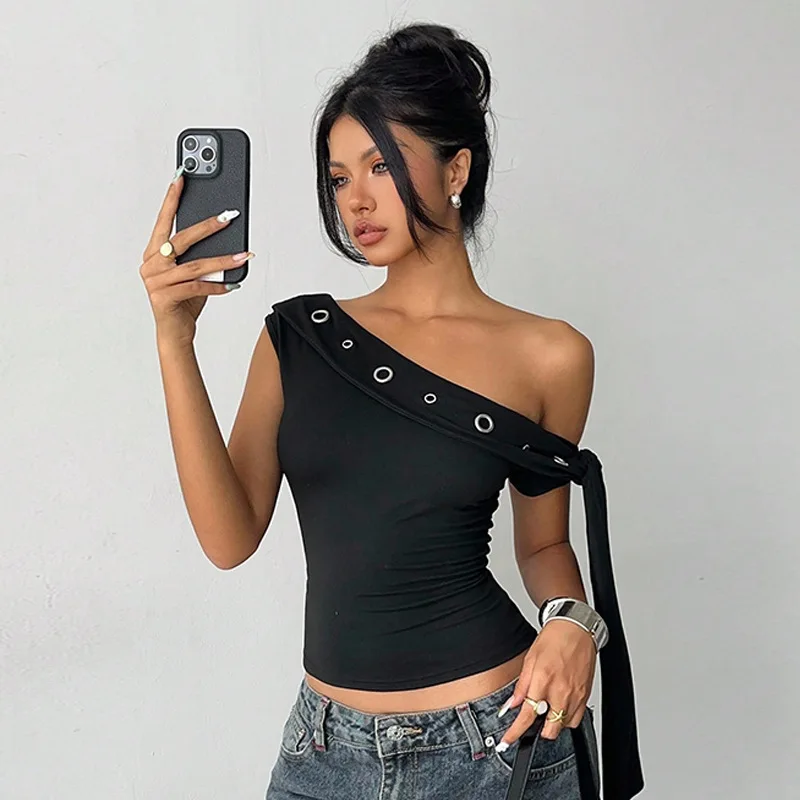 

TARUXY Hollow Out Asymmetrical Collar Ribbon T-Shirt Women's Metal Eyelet One-Shoulder Solid Casual T-Shirt Top 2026 Summer New