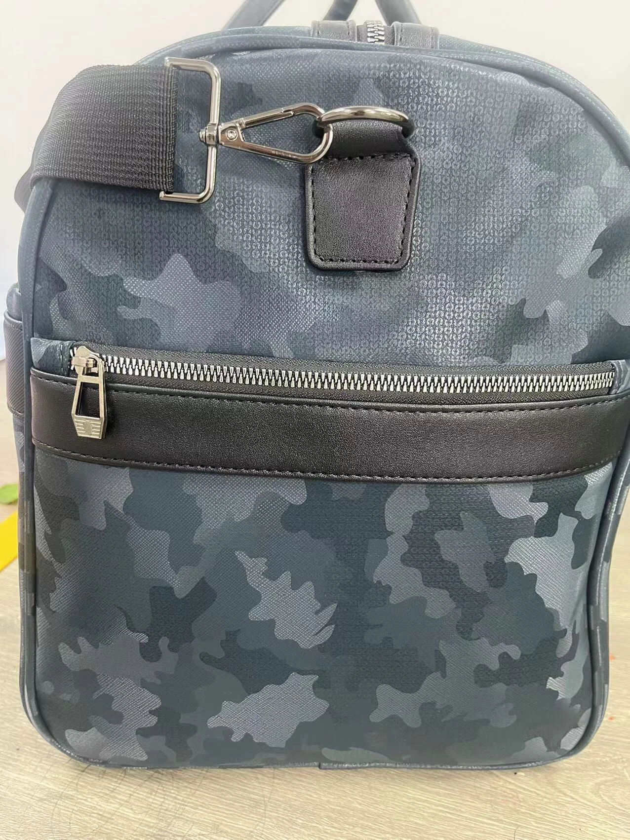 حقيبة سفر كبيرة جدًا للجولف، واق من المطر بنمط مموه مع جيب أحذية مخصص، عطلة نهاية الأسبوع العملية