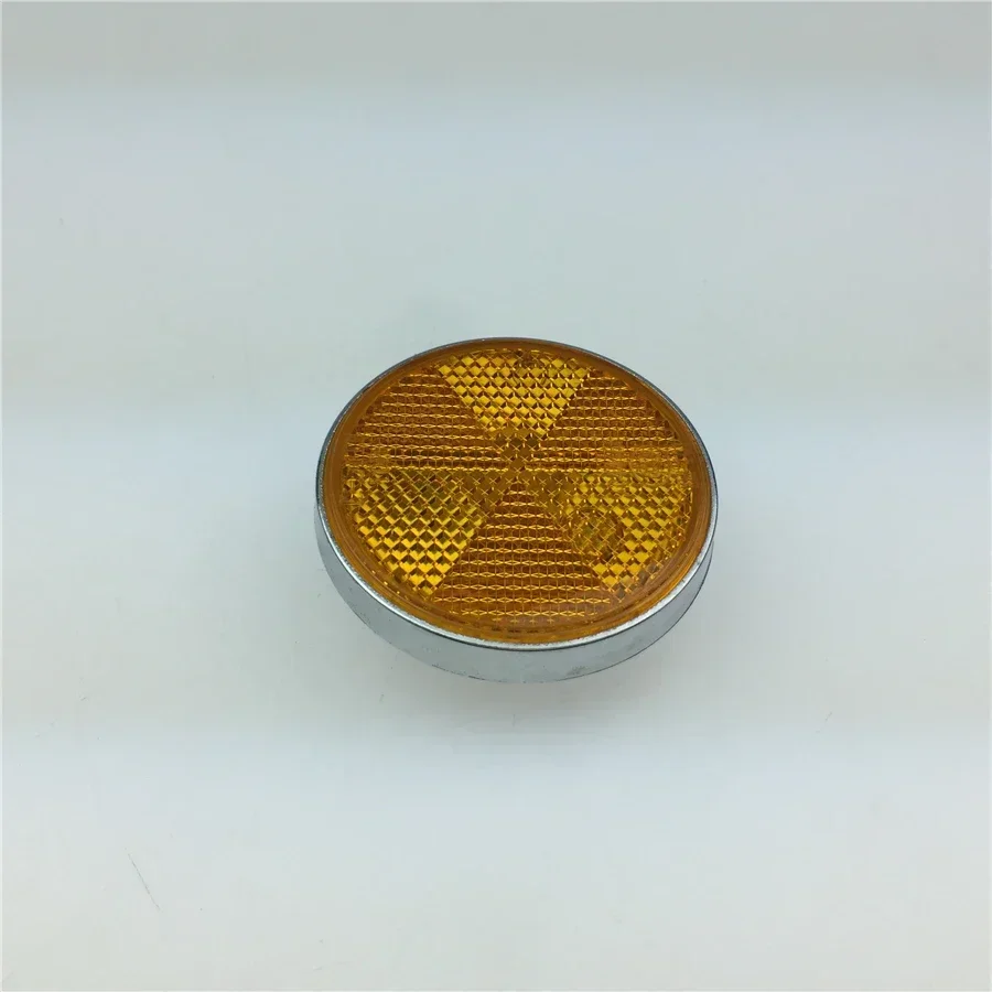 

Для мотоциклов GN250 передний отражатель крепится на передний амортизатор с обеих сторон универсальный.