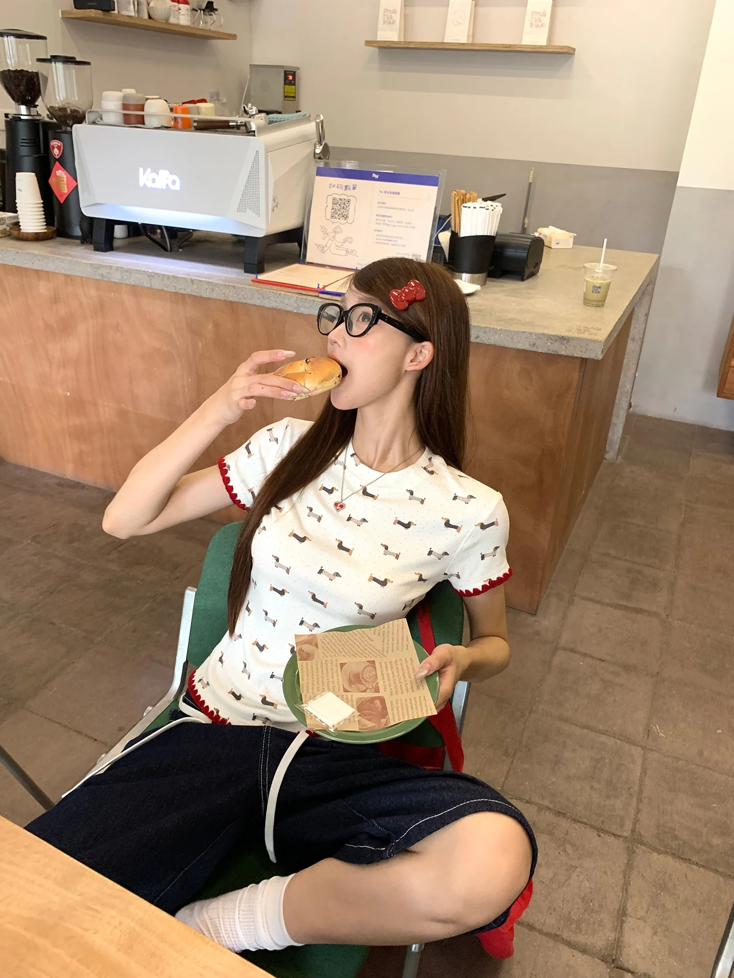 

ort Sve T-irt Women's Slim Fit round Ne Korean Sle Beautiful Small Top Red Celebri ort Length Faionable Summer