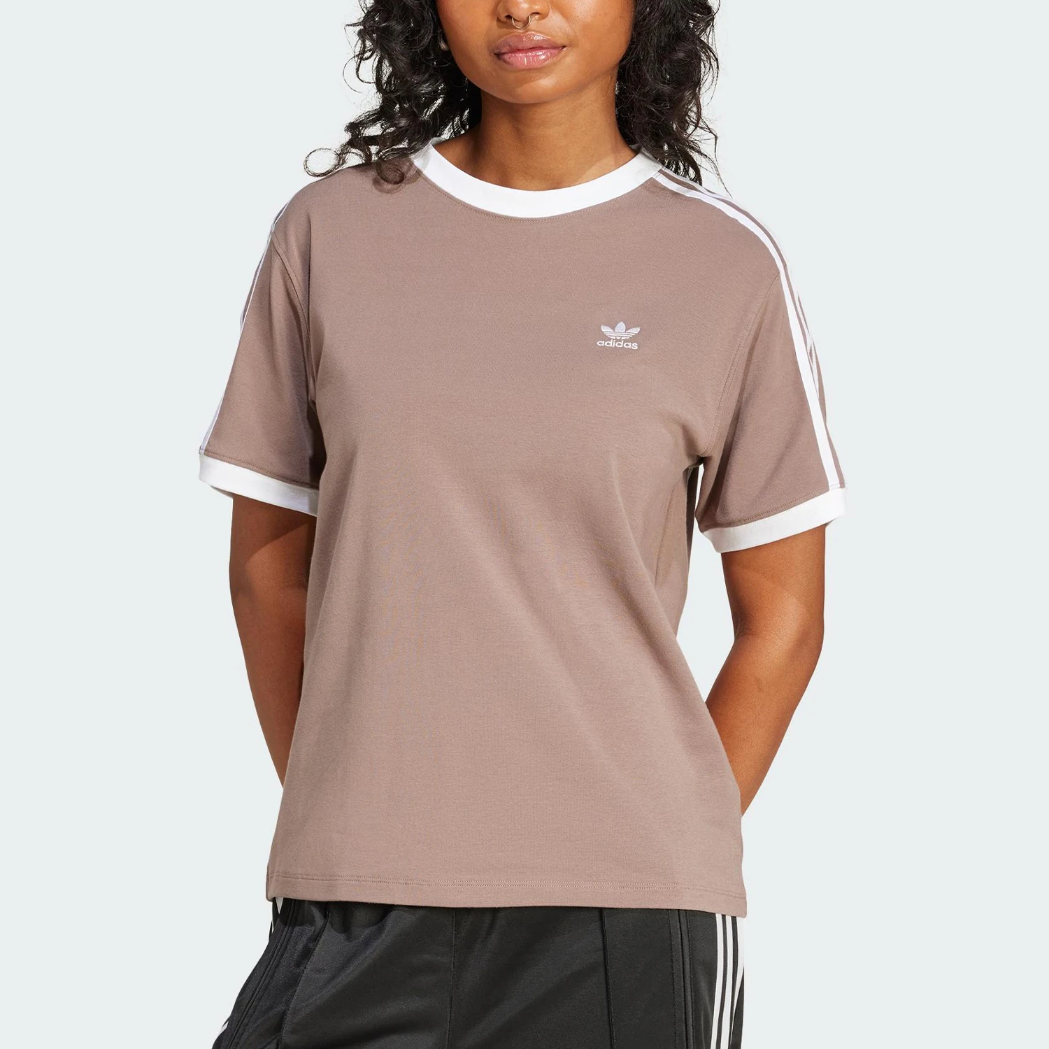 

Женская дышащая спортивная футболка Adidas Originals с круглым вырезом JD4570