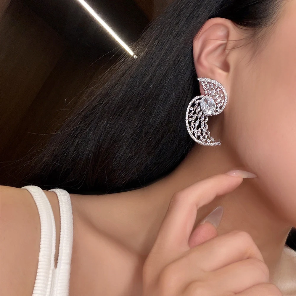 Fashionable Minimalist hollow-out earrings geometric rotation line rhinestone vintage WOMEN advanced ear jewelry