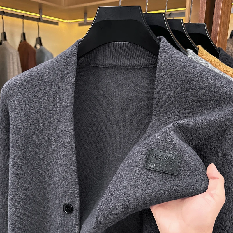 High end fashion embossed knitted sweater coat luxury brand men's new autumn winter soft comfort casual V-neck shawl cardigan