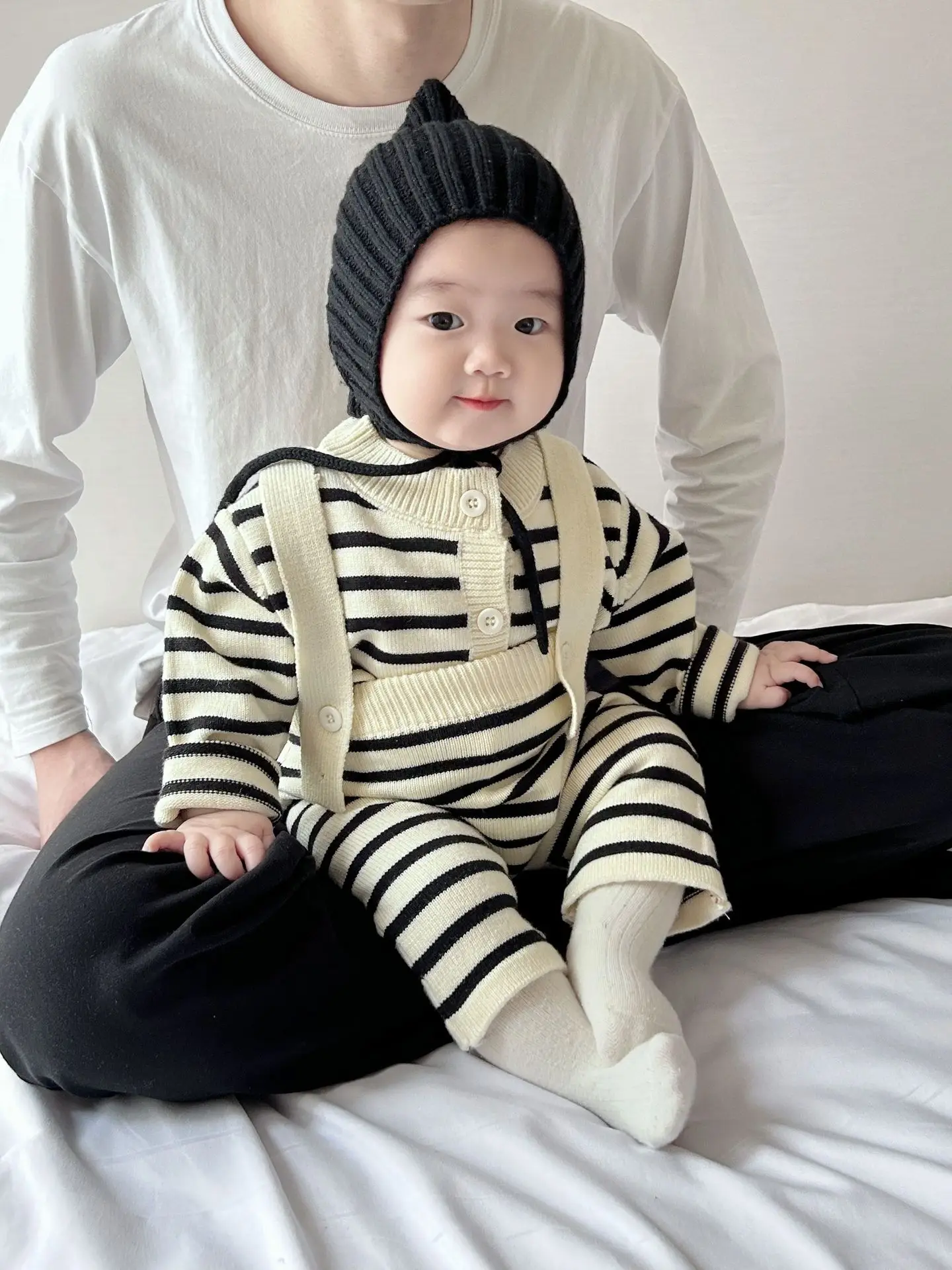 Autumn And Spring Newborn Infant Baby Boys And Girls Baby Set Striped O-neck Knitted Long-sleeved Sweater And Suspender Trousers