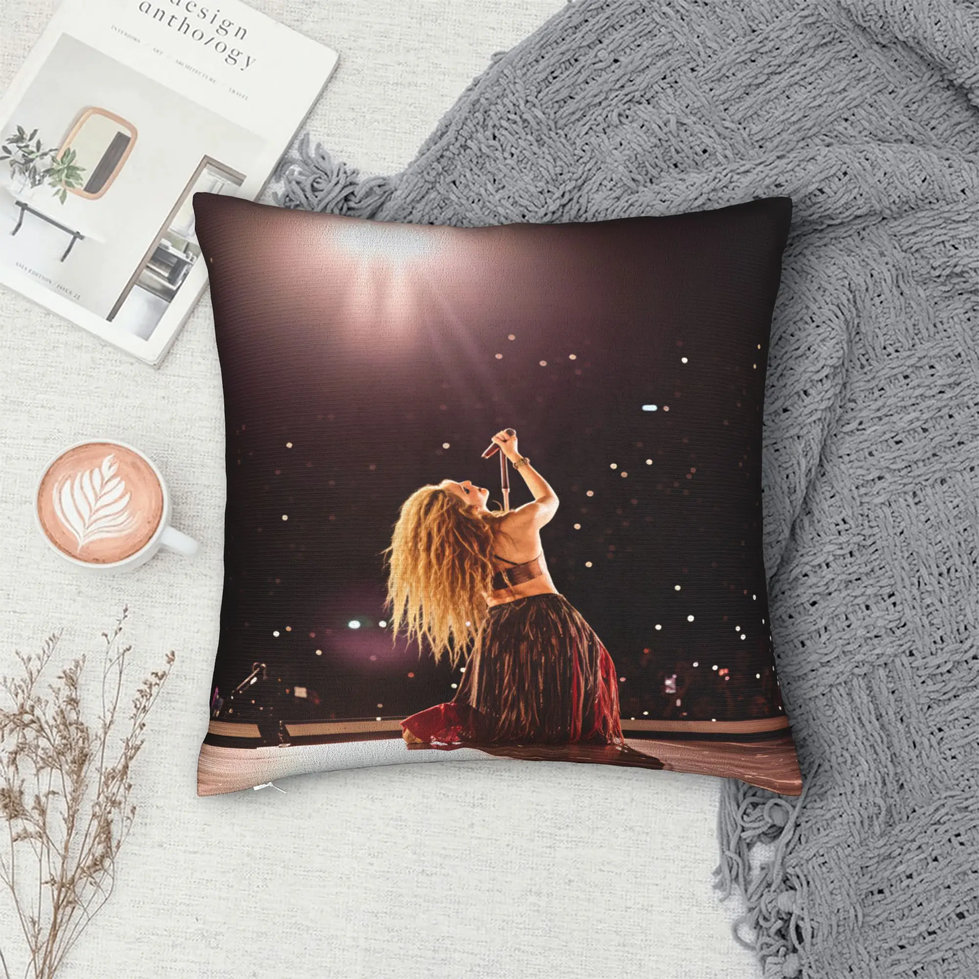 Las Mujeres No lloran Shakiras Pillowcases  Kawaii Pillow Case For Living Room Sofa Graphic Pillow Cover