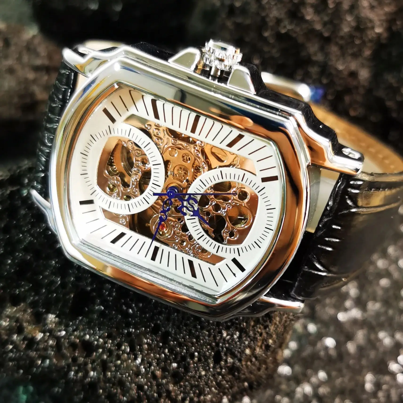 ساعات رجال الأعمال من WINNER من أفضل العلامات التجارية الفاخرة ذات الهيكل العظمي الأوتوماتيكية الميكانيكية للرجال بمؤشرات زرقاء وحزام جلدي أسود جديد