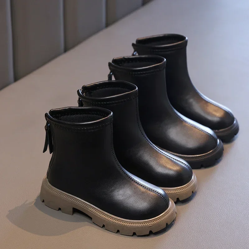 Botas curtas de estilo britânico para crianças, macias e confortáveis, antiescorregadias, sapatos versáteis para meninos e meninas, nova moda, outono e inverno, 2024